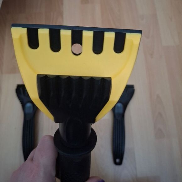 Set Of 3 Ice Scrapers - Picture 4 of 8